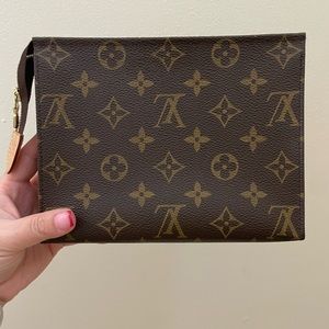 Louis Vuitton Toiletry Pouch 19”